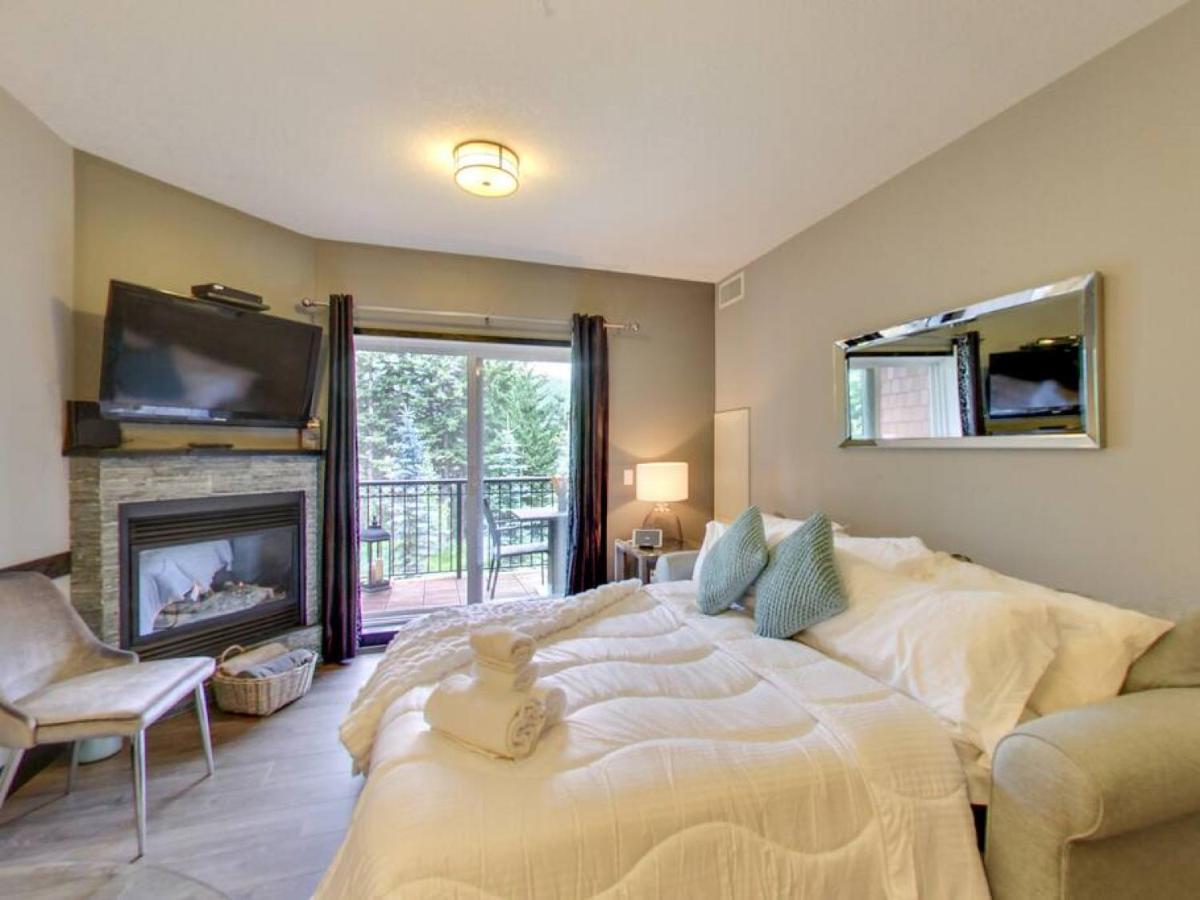 Nature'S Nook By Instant Suites Pool & Hottub Canmore Exterior photo