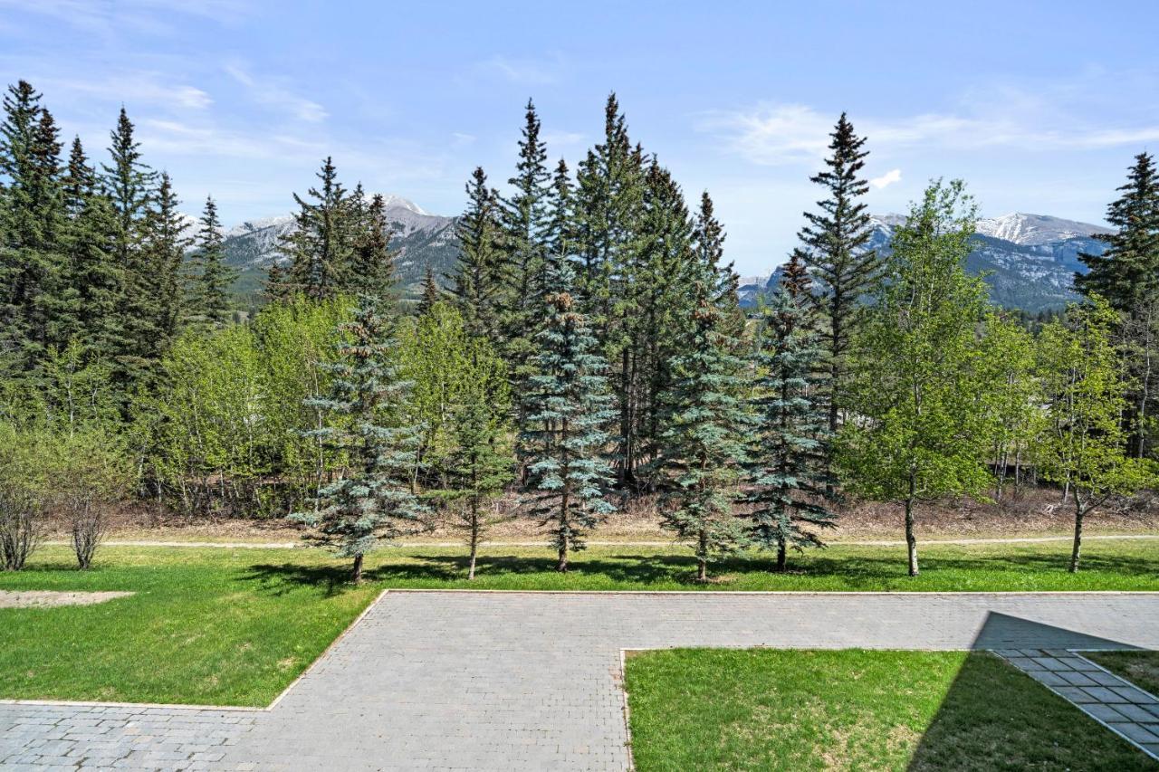 Nature'S Nook By Instant Suites Pool & Hottub Canmore Exterior photo