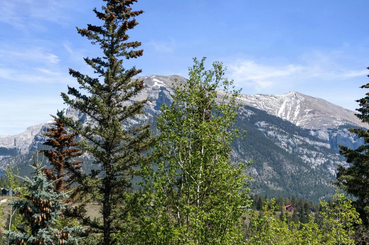 Nature'S Nook By Instant Suites Pool & Hottub Canmore Exterior photo